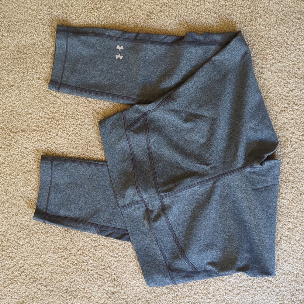 Under Armour Gray Stretch Athletic Workout Capri Size Medium
